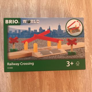 新品未開封品 BRIO 踏切セット(電車のおもちゃ/車)