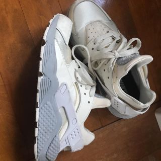 ナイキ(NIKE)のNike ID ハラチ アイボリー クリーム 24㎝(スニーカー)