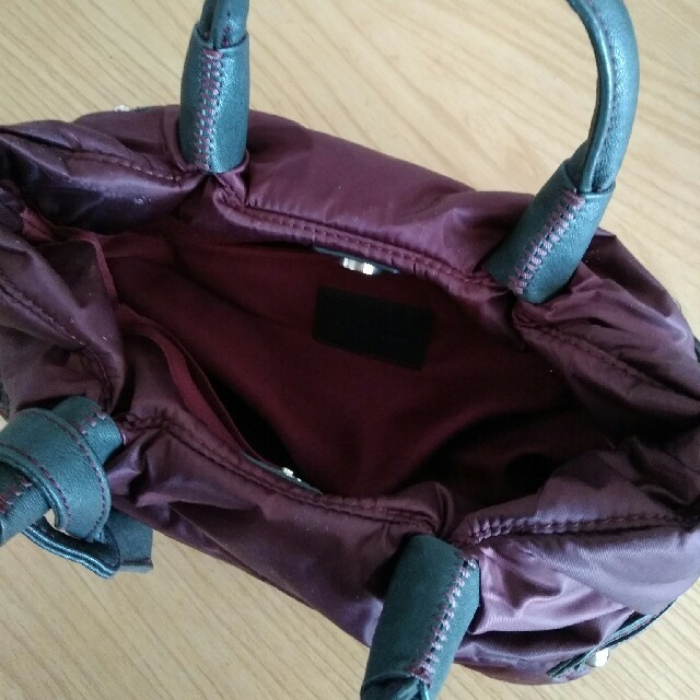 UNTITLED(アンタイトル)のアンタイトル   ダウン調BAG  レディースのバッグ(ハンドバッグ)の商品写真