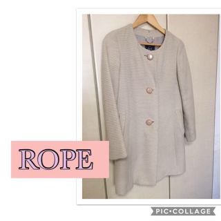 ロペ(ROPE’)の【お値下げ】ROPE ノーカラーのホワイトベージュコート(ノーカラージャケット)