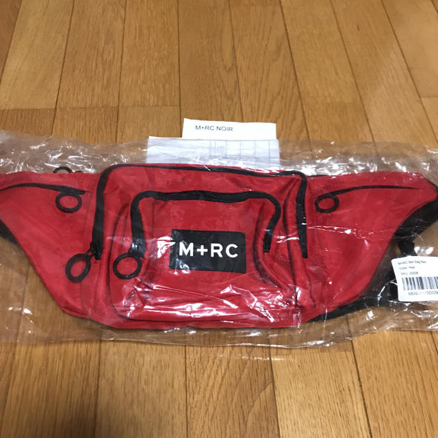 OFF-WHITE(オフホワイト)のM+RC NOIR マルシェノア ボディ バッグ 赤 メンズのバッグ(ショルダーバッグ)の商品写真