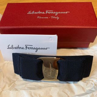 サルヴァトーレフェラガモ(Salvatore Ferragamo)の(すず様専用) 新品未使用 フェラガモ   バレッタ vara ネイビー (バレッタ/ヘアクリップ)