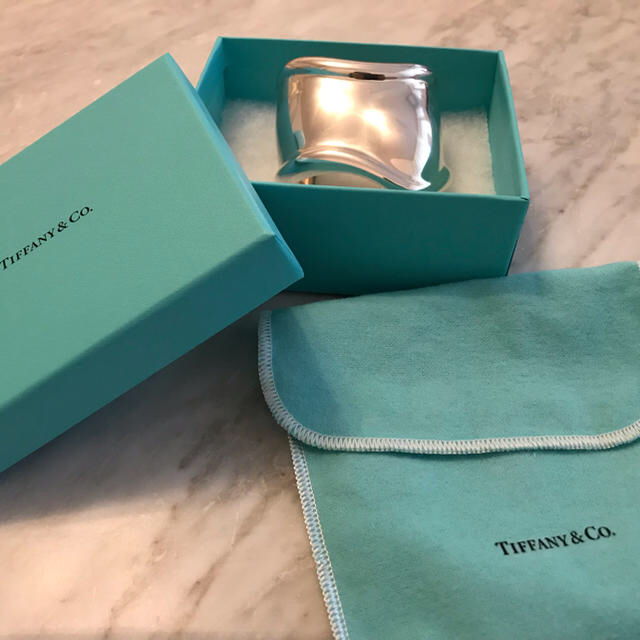 Tiffany & Co.(ティファニー)のティファニー ボーンカフ M レディースのアクセサリー(ブレスレット/バングル)の商品写真