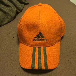 アディダス(adidas)のアディダスのニットキャップ 新品タグ付き ゴルフ フリーサイズあったかキャップ (キャップ)