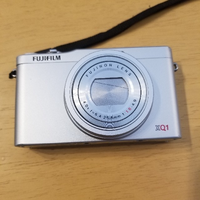 富士フイルム(フジフイルム)の富士フイルム　XQ1 スマホ/家電/カメラのカメラ(コンパクトデジタルカメラ)の商品写真