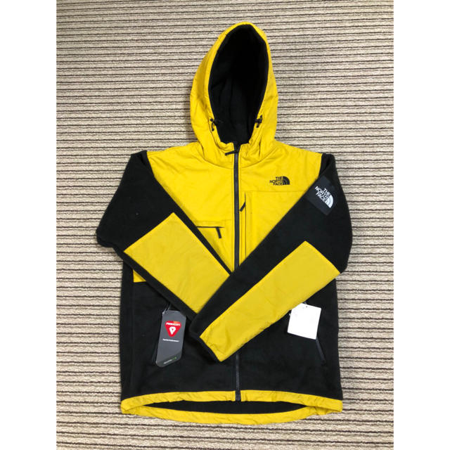 THE NORTH FACE(ザノースフェイス)の新品 XL THE NORTH FACE  デナリフーディ  レオパードイエロー メンズのジャケット/アウター(マウンテンパーカー)の商品写真