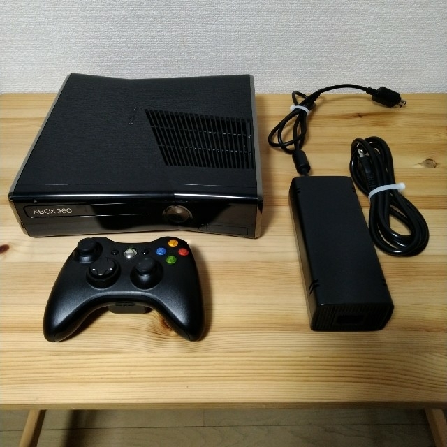 Xbox360(エックスボックス360)のXBOX360 S エンタメ/ホビーのゲームソフト/ゲーム機本体(家庭用ゲーム機本体)の商品写真