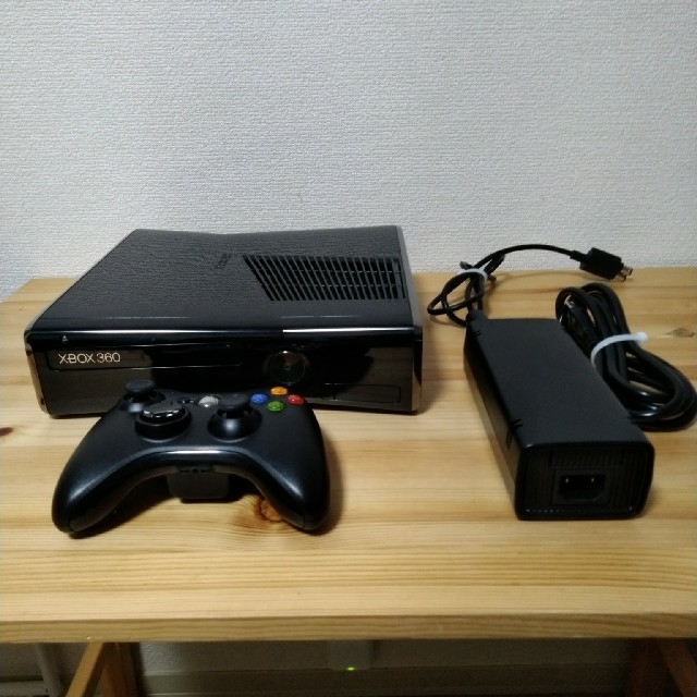 Xbox360(エックスボックス360)のXBOX360 S エンタメ/ホビーのゲームソフト/ゲーム機本体(家庭用ゲーム機本体)の商品写真