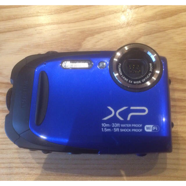 富士フイルム(フジフイルム)の防水デジタルカメラ XP70 スマホ/家電/カメラのカメラ(コンパクトデジタルカメラ)の商品写真
