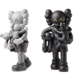 メディコムトイ(MEDICOM TOY)のkaws 2体セット　グレー　ブラック(キャラクターグッズ)