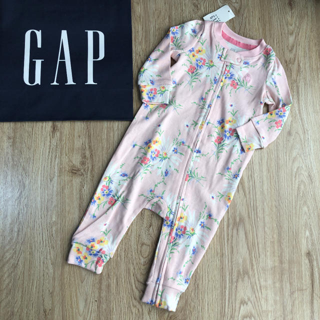 babyGAP(ベビーギャップ)のベビーギャップ 花柄 カバーオール 60センチ 新品 キッズ/ベビー/マタニティのベビー服(~85cm)(カバーオール)の商品写真