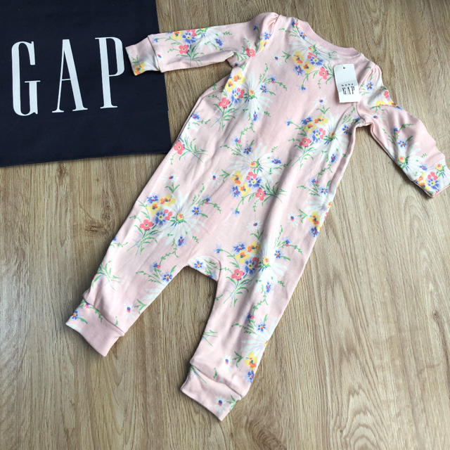 babyGAP(ベビーギャップ)のベビーギャップ 花柄 カバーオール 60センチ 新品 キッズ/ベビー/マタニティのベビー服(~85cm)(カバーオール)の商品写真