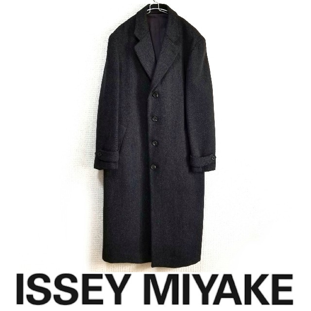 ISSEY MIYAKE(イッセイミヤケ)のISSEY MIYAKE チェスターコート チャコールグレー メンズのジャケット/アウター(チェスターコート)の商品写真