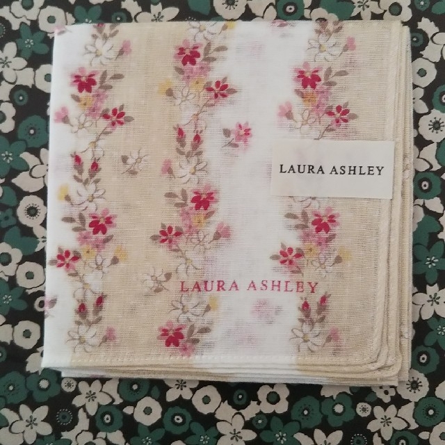 LAURA ASHLEY(ローラアシュレイ)のハンカチ レディースのファッション小物(ハンカチ)の商品写真