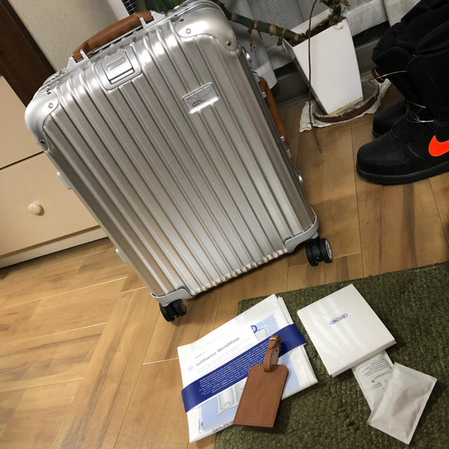 RIMOWA(リモワ)の【新品未使用】RIMOWA×Lufthansa トパーズ 34L レディースのバッグ(スーツケース/キャリーバッグ)の商品写真