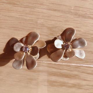 アネモネ(Ane Mone)のお花ゴールドピアス(ピアス)