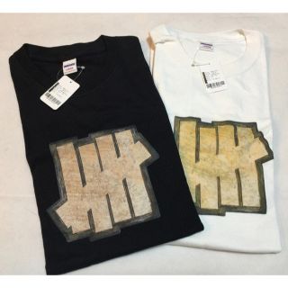 アンディフィーテッド(UNDEFEATED)の【SALE】UNDEFEATED ロゴTシャツ Lサイズ 黒白(Tシャツ/カットソー(半袖/袖なし))