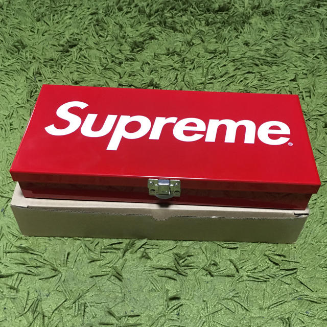 Supreme(シュプリーム)のバンビ999様専用 Supreme metal Tool Box  インテリア/住まい/日用品の収納家具(ケース/ボックス)の商品写真