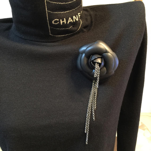 CHANEL(シャネル)のシャネル カメリアブローチ レディースのアクセサリー(ブローチ/コサージュ)の商品写真