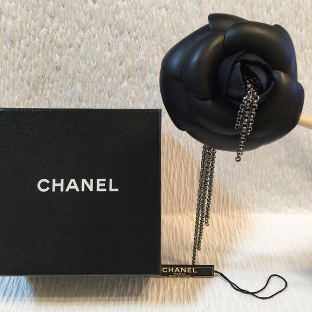 CHANEL(シャネル)のシャネル カメリアブローチ レディースのアクセサリー(ブローチ/コサージュ)の商品写真