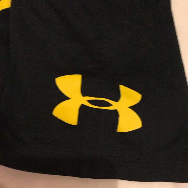 UNDER ARMOUR(アンダーアーマー)のUNDER ARMOUR バットマンTシャツ M レディースのトップス(Tシャツ(半袖/袖なし))の商品写真