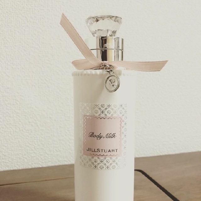 JILLSTUART(ジルスチュアート)のJILLSTUART☆ボディミルク☆250ml コスメ/美容のボディケア(ボディローション/ミルク)の商品写真