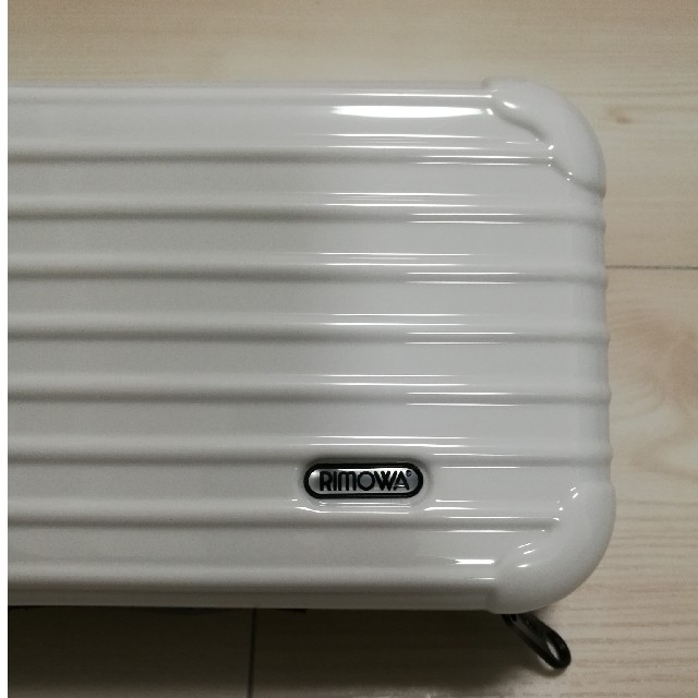 RIMOWA(リモワ)の【専用出品】タイ航空ファーストクラスアメニティ　リモワ　ホワイト インテリア/住まい/日用品の日用品/生活雑貨/旅行(旅行用品)の商品写真