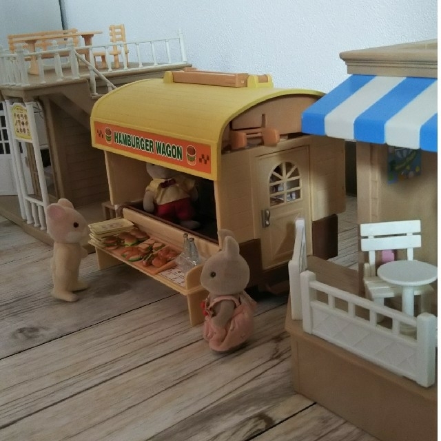 EPOCH(エポック)のシルバニアファミリーハンバーガーワゴン人形セット キッズ/ベビー/マタニティのおもちゃ(知育玩具)の商品写真