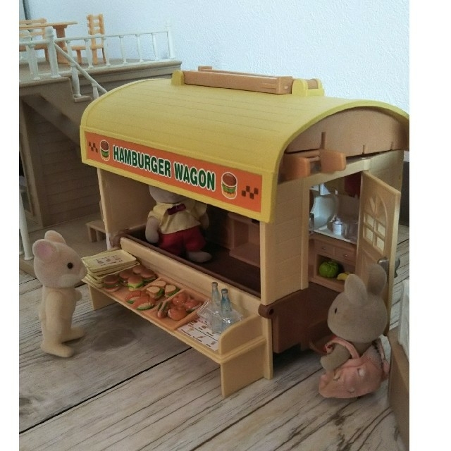 EPOCH(エポック)のシルバニアファミリーハンバーガーワゴン人形セット キッズ/ベビー/マタニティのおもちゃ(知育玩具)の商品写真