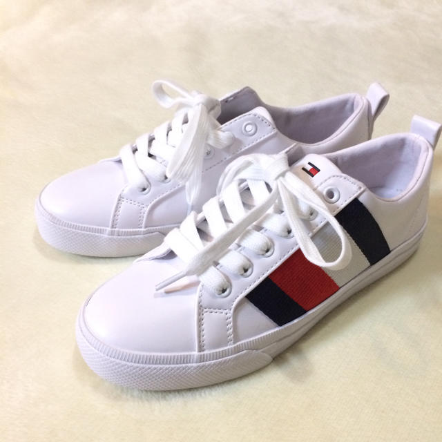 TOMMY HILFIGER(トミーヒルフィガー)の新品未使用 TOMMY HILFIGER スニーカー レディースの靴/シューズ(スニーカー)の商品写真