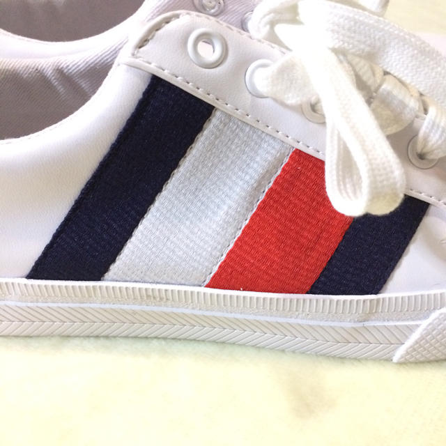 TOMMY HILFIGER(トミーヒルフィガー)の新品未使用 TOMMY HILFIGER スニーカー レディースの靴/シューズ(スニーカー)の商品写真