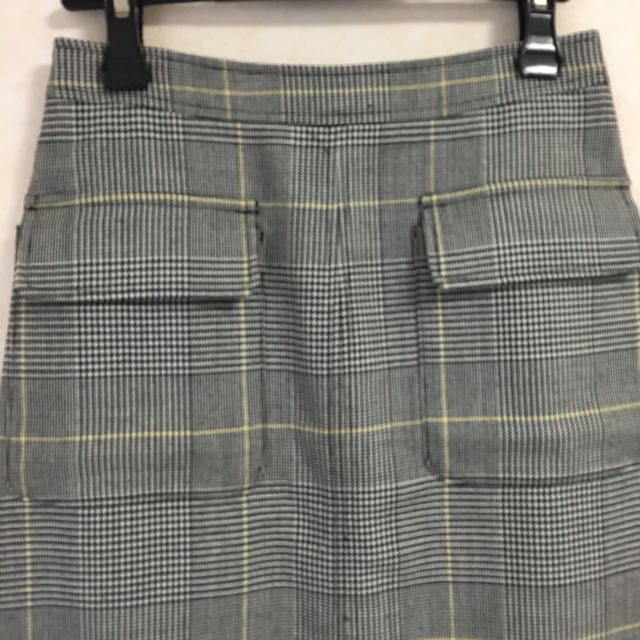 Spick & Span(スピックアンドスパン)の超美品 前スリット(17センチ)秋冬物 レディースのスカート(ひざ丈スカート)の商品写真