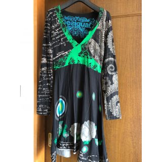 デシグアル(DESIGUAL)のデシグアルのVネックワンピース✨グリーン系(その他)