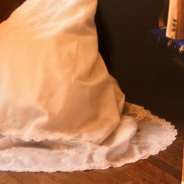ウェディングドレス・ロングベール付き　Aライン　シーンに合わせてトレーン着脱可能 レディースのフォーマル/ドレス(ウェディングドレス)の商品写真