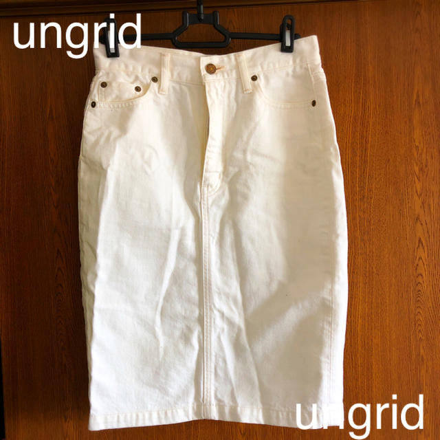 Ungrid(アングリッド)のungrid ホワイトデニムタイトスカート レディースのスカート(ひざ丈スカート)の商品写真