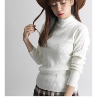 ウィゴー(WEGO)の美品★リブハイネックニット*white(ニット/セーター)