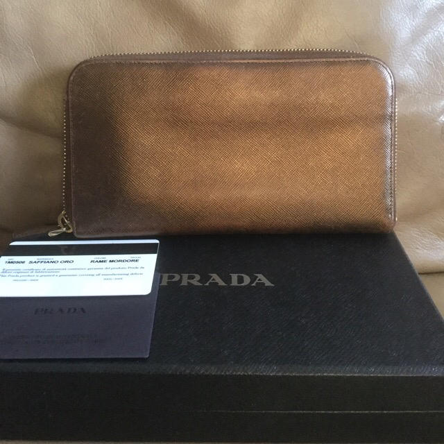 PRADA(プラダ)のプラダ 長財布 PRADA 財布 ブロンズ 茶色 ブラウン レディースのファッション小物(財布)の商品写真