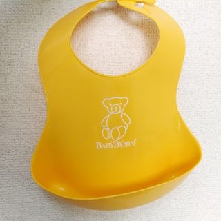 ベビービョルン(BABYBJORN)のBABY BJORN　ベビービョルン　エプロン　離乳食(お食事エプロン)