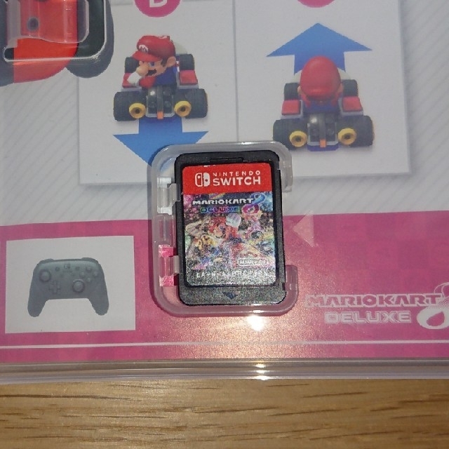 Nintendo Switch(ニンテンドースイッチ)の【送料無料】マリオカート8 デラックス  Switch エンタメ/ホビーのゲームソフト/ゲーム機本体(家庭用ゲームソフト)の商品写真