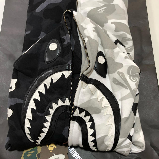 A BATHING APE(アベイシングエイプ)のBAPE NBHD CAMO SHARK FULL ZIP HOODED メンズのトップス(パーカー)の商品写真