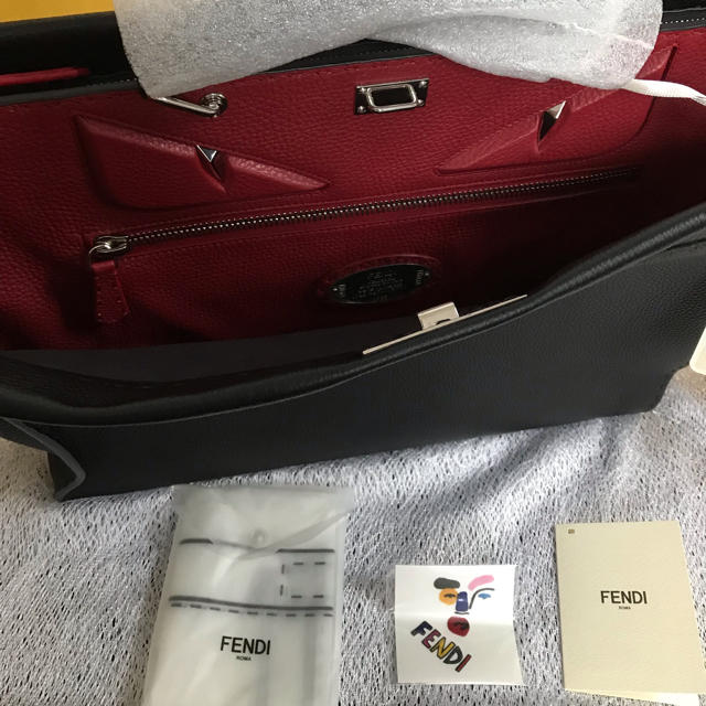 限界値下げ！伊勢丹で購入。新品未使用 FENDI バッグ ピーカブー