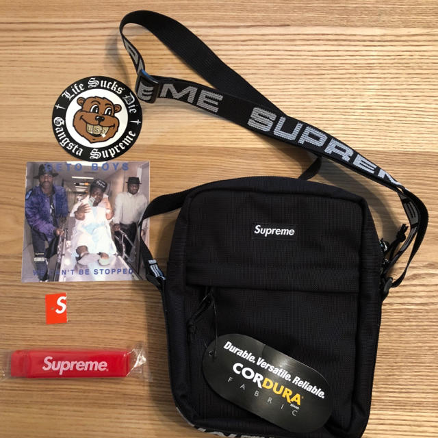 新品未使用タグ付き supreme ショルダーバックバッグ