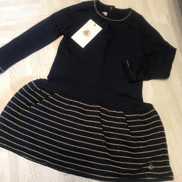 PETIT BATEAU(プチバトー)のプチバトー 2018ノエル マリニエールコンビワンピース 36m 新品 キッズ/ベビー/マタニティのキッズ服女の子用(90cm~)(ワンピース)の商品写真