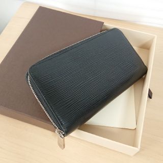 ルイヴィトン(LOUIS VUITTON)の美品 正規品ルイヴィトン 黒エピ ジッピーウォレット 長財布(長財布)