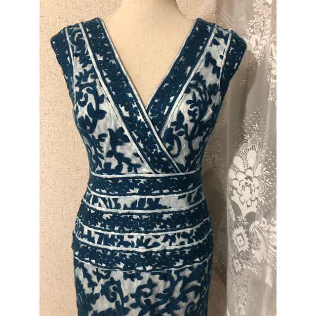 TADASHI SHOJI(タダシショウジ)の新品 タダシショージ ワンピース ドレス　ブルー　総レース レディースのワンピース(ひざ丈ワンピース)の商品写真