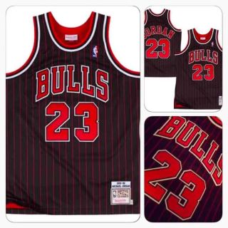 ミッチェルアンドネス(MITCHELL & NESS)のジョーダン 黒x赤ストライプ ジャージ【新品/正規】(ジャージ)