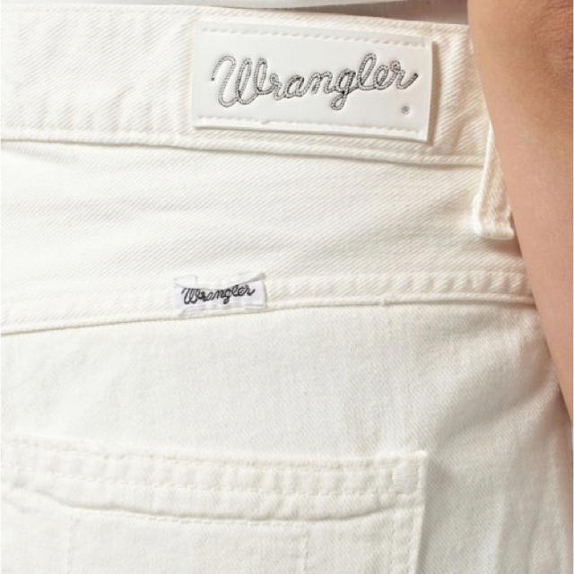 URBAN RESEARCH(アーバンリサーチ)の新品 定価8532円 Wrangler クラッシュジーンズ ホワイト36、38 レディースのパンツ(デニム/ジーンズ)の商品写真