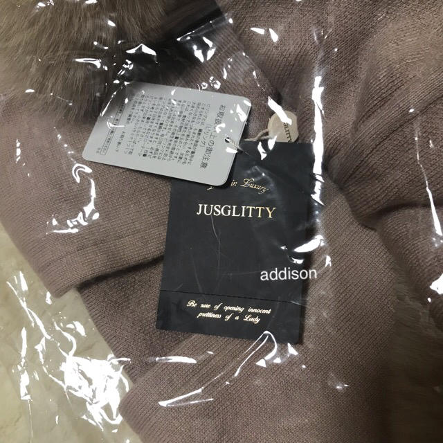 JUSGLITTY(ジャスグリッティー)の新品タグ♡ ジャスグリッティー FOXファー付コーディガン レディースのジャケット/アウター(ニットコート)の商品写真