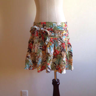 フリーズショップ(FREE'S SHOP)の花柄リゾート風リボン付きミニスカート(ミニスカート)