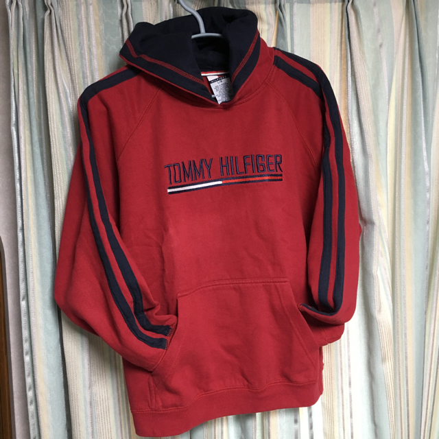 TOMMY HILFIGER(トミーヒルフィガー)のTOMY HILFIGER L/G 真紅パーカー レディースのトップス(パーカー)の商品写真